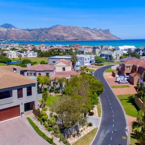 EXPANSIVE CHARACTER HOME
