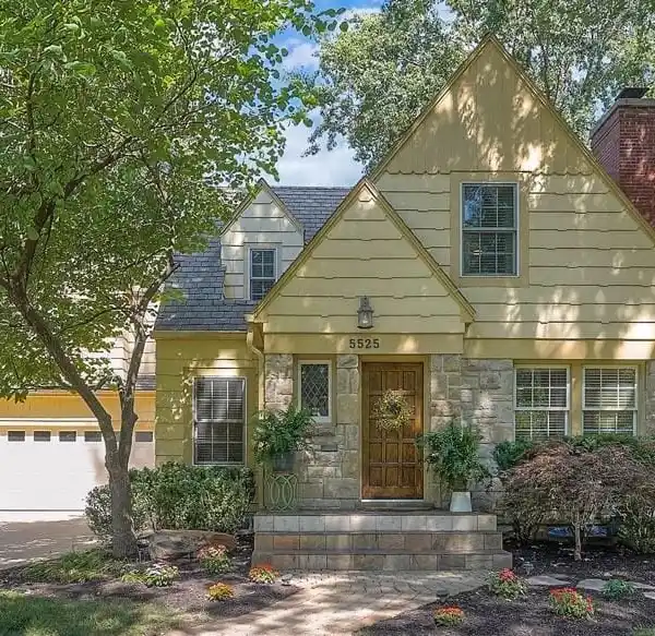 SPACIOUS HOME IN THE SOUGHT-AFTER GOLDEN TRIANGLE
