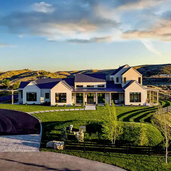 LUXURIOUS CUSTOM ESTATE WITH CAPTIVATING VIEWS AND ACREAGE