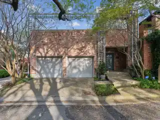 Unique Residence in Turtle Creek Bend