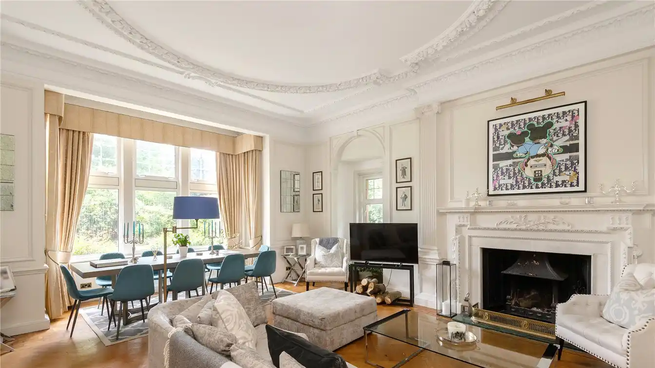 Exceptional Flat on the Ground Floor of a Magnificent Period Building