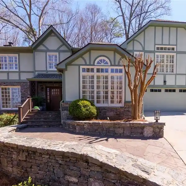 BEAUTIFULLY DESIGNED HOME IN THE HEART OF BROOKHAVEN