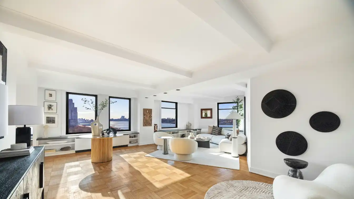 Panoramic River Park and City Views
