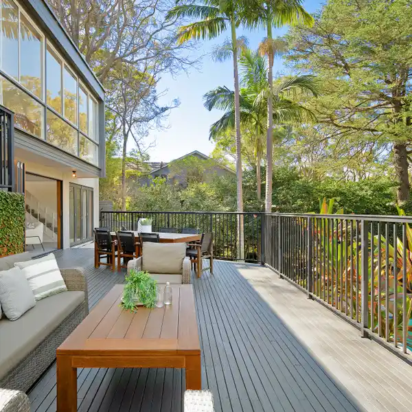 BEAUTIFUL BRICK HOME BACKING TO WARRAROON RESERVE