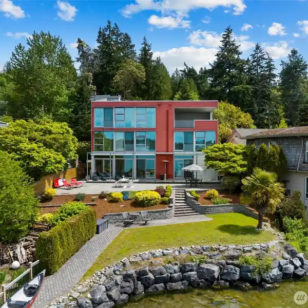 REFINED MODERN LAKE WASHINGTON LIVING