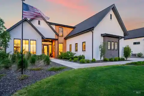 Refined Comfort in Star River Ranch