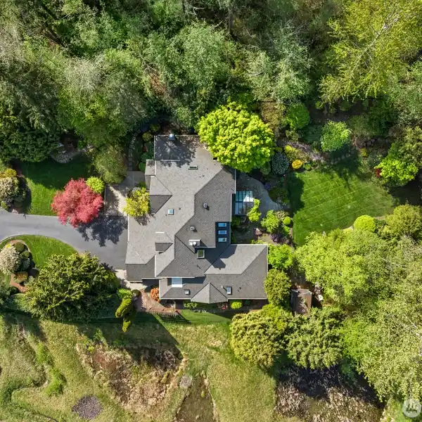 CHARMING HOME WITH PRIVATE SUITE AND GARDEN