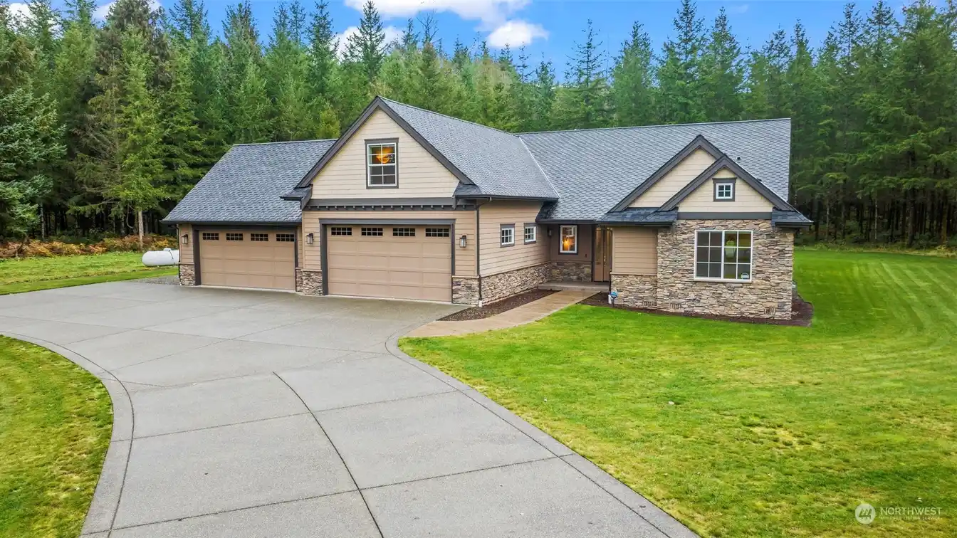 Gorgeous Home in the Gated Estates at Sugarloaf Mountain