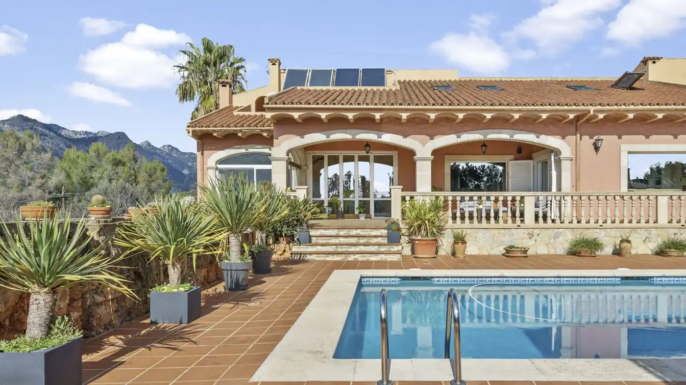 Beautiful Home with Pool in Sa Coma