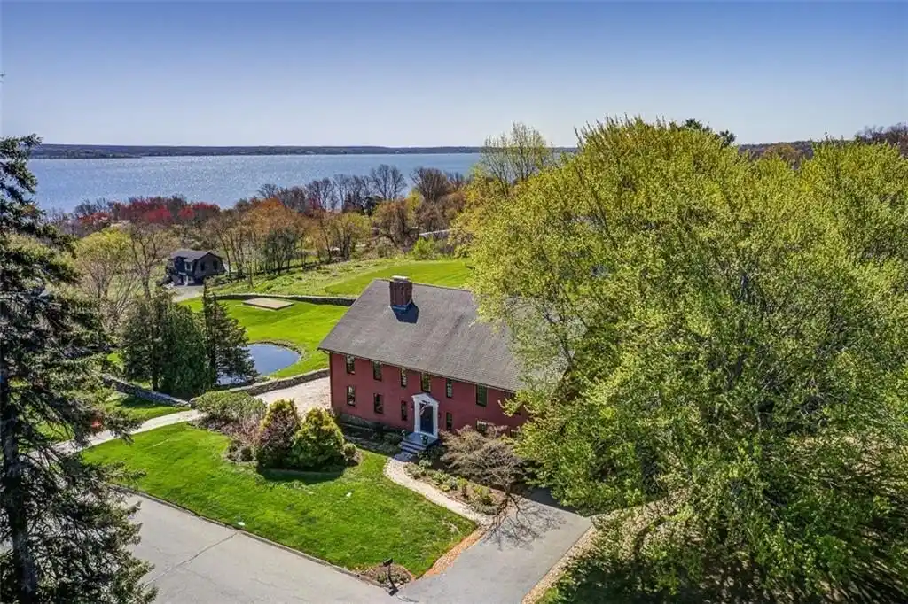 Classic New England Architecture Meets Modern Living