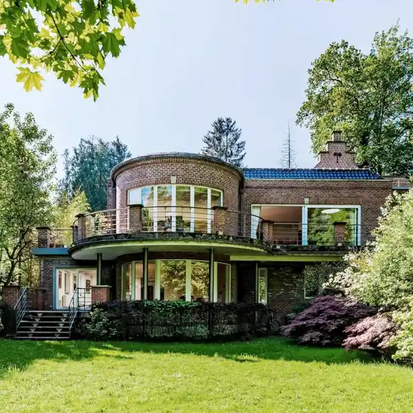 BEAUTIFUL RENOVATED VILLA IN EXCEPTIONAL LOCATION