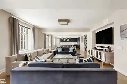 Exquisite Fully Renovated Oasis