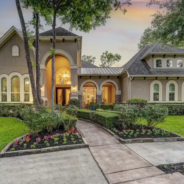 GRAND DESIGN WITH EVERYDAY COMFORT