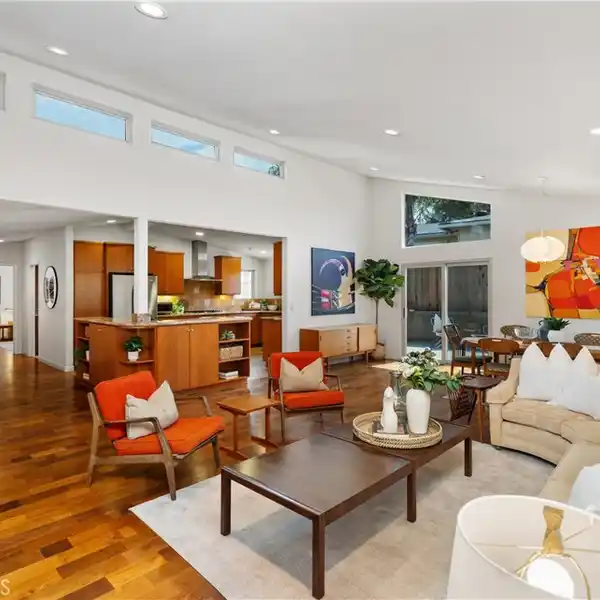 STUNNING SILVER LAKE PROPERTY WITH OUTDOOR ENTERTAINING PATIO