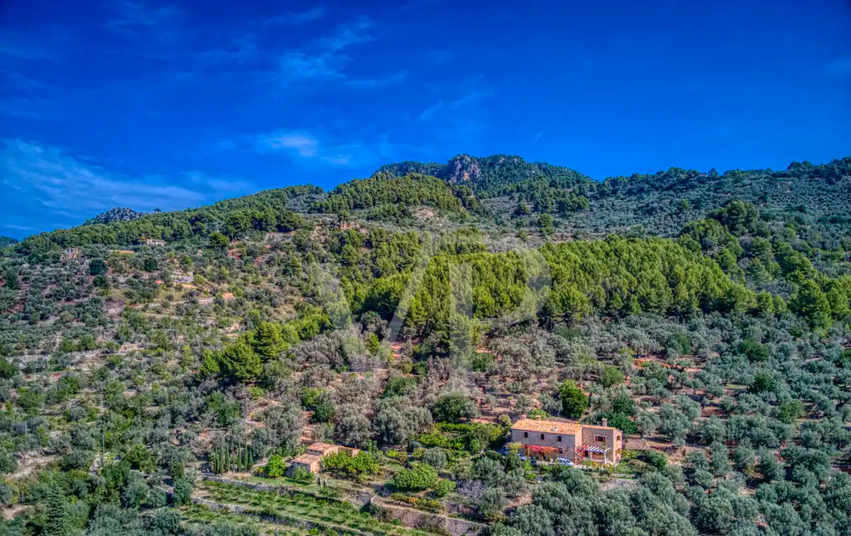 Spectacular Property with a Renovated Eighteenth Century House