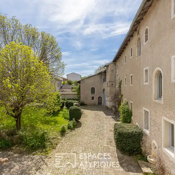 EXCEPTIONAL LIVING IN A NATURAL SETTING