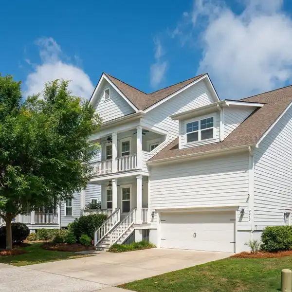 BEAUTIFUL RESIDENCE IN SOUGHT-AFTER OYSTER POINT