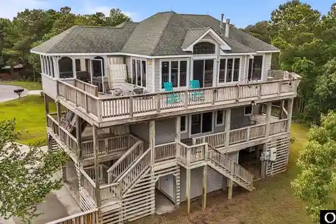 Outer Banks Retreat Next to Jockey's Ridge State Park