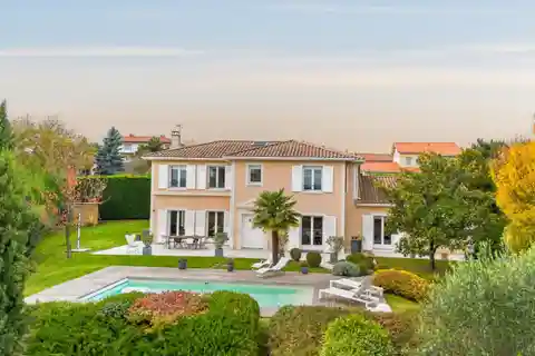 Sunlit Family Haven with Panoramic Alpine Views