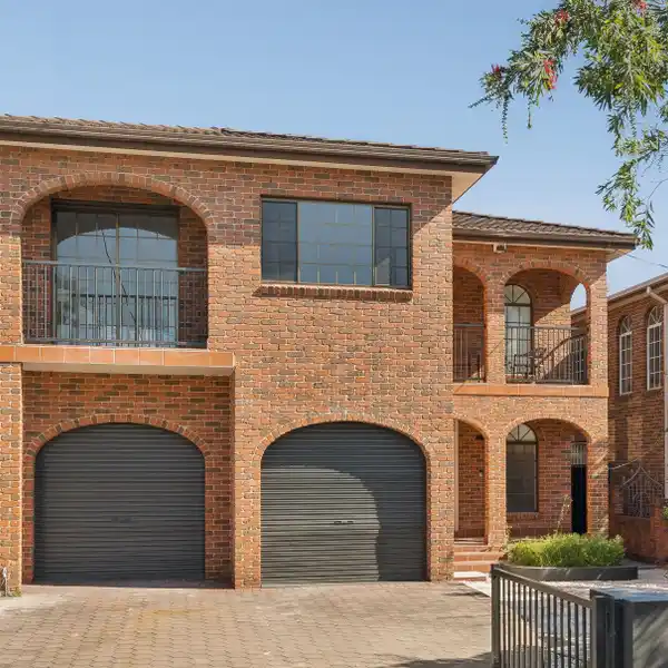 CLASSIC RESIDENCE WITH SCALE AND SOPHISTICATION