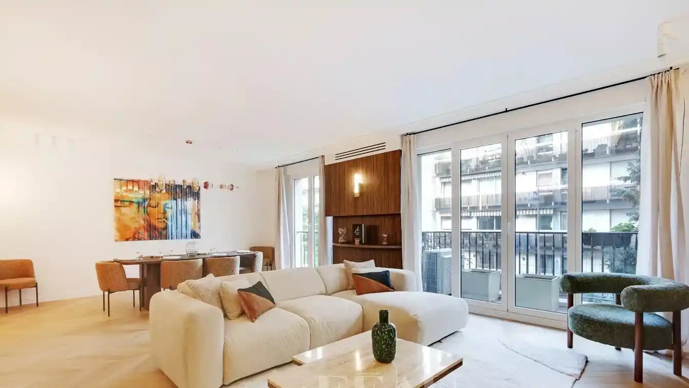 Contemporary Paris Apartment