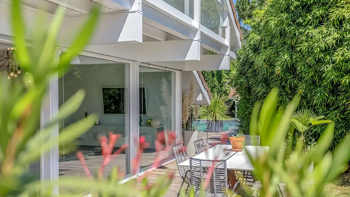 Beautiful Architect-designed Wooden-framed House