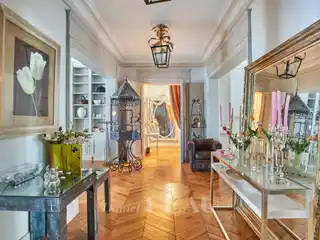 Great Apartment in a Beautiful Building
