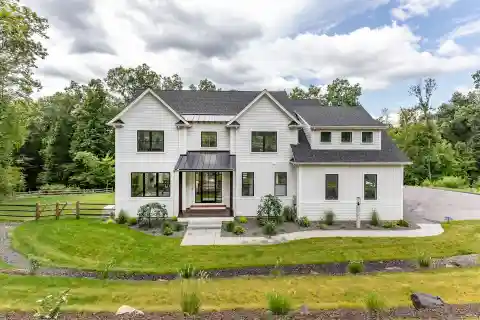 Exquisite New Construction in a Dream Setting