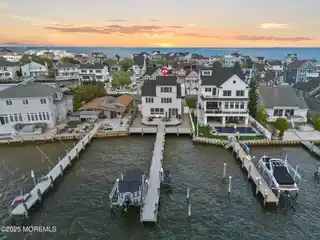 Spectacular Green Island Bayfront Retreat with Private Pier