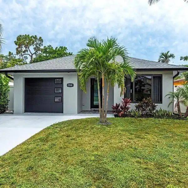 DREAMY NAPLES GETAWAY