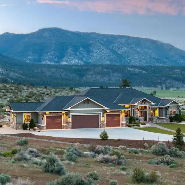 NATURE AND COMFORT IN CANYON CREEK ESTATES