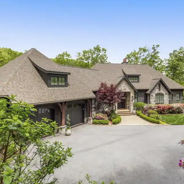 EXQUISITE MOUNTAIN MODERN RESIDENCE