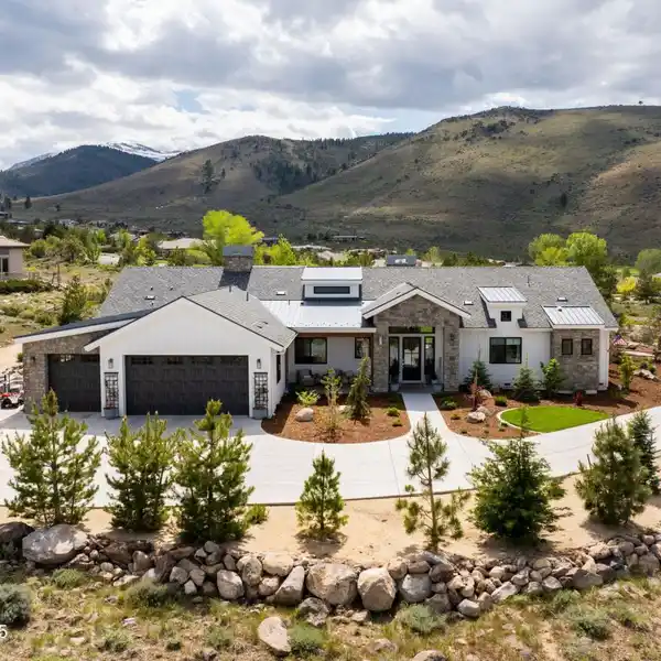 EXCEPTIONAL SINGLE-STORY HOME IN ARROWCREEK