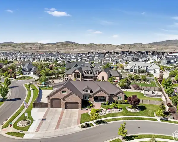 EXQUISITE LUXURY HOME ON A SPRAWLING ESTATE LOT