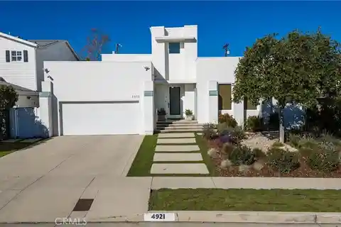 Custom Contemporary on a Tranquil Cul-de-sac