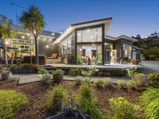 Modern Elegance Surrounded by Nature’s Beauty