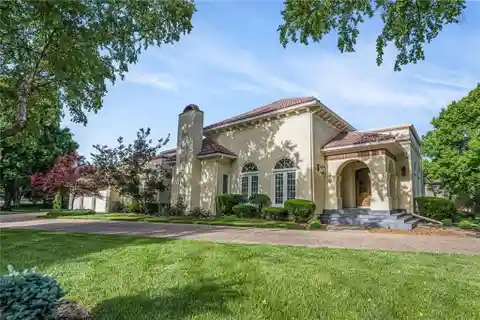 Mediterranean-style Sanctuary in Berkshire Estate