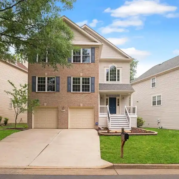 TASTEFULLY UPDATED HOME IN DESIRABLE KINGSTOWNE
