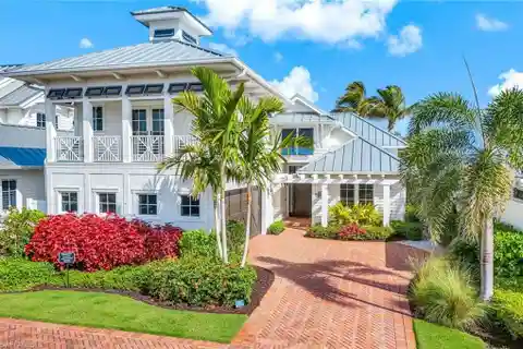 Sophisticated Mangrove Bay Retreat