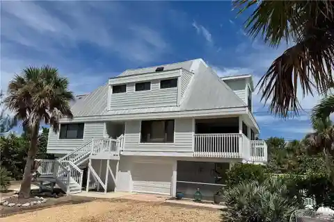Elevated Beach-Close Pool Home