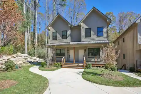 Flexible Living in Serene Wooded Setting