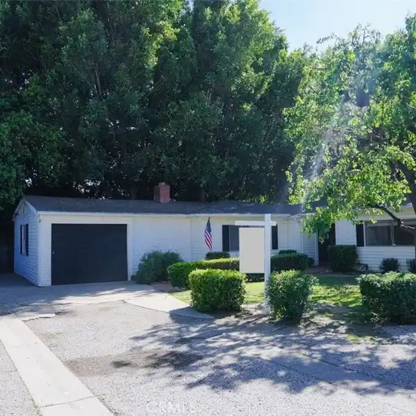 EXPANSIVE SINGLE-STORY HOME