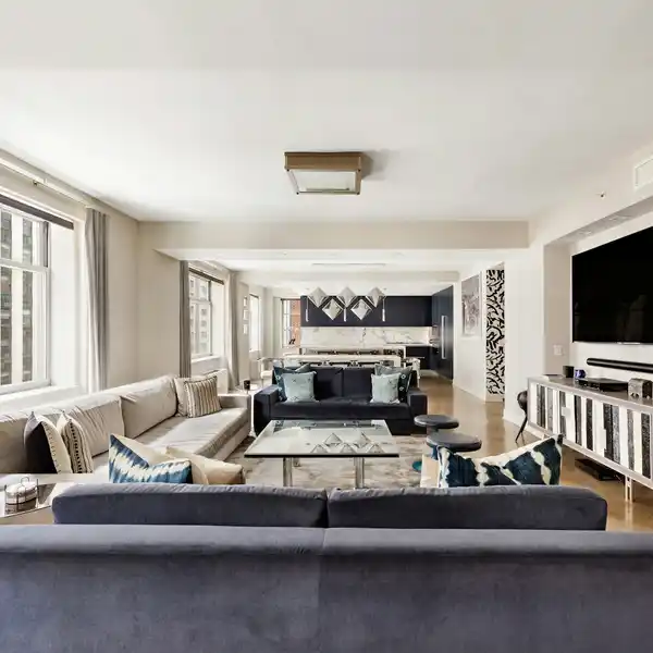 EXQUISITE FULLY RENOVATED OASIS