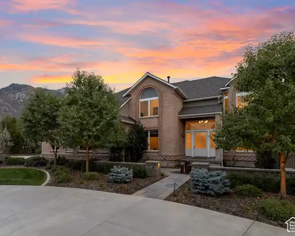 FULLY RENOVATED ESTATE IN GATED PEPPERWOOD