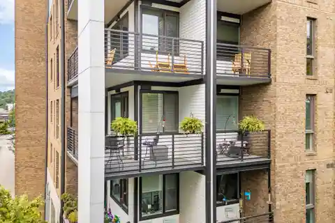 Upscale North Shore Condo with Stunning Sunsets