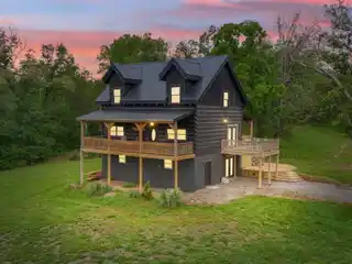 Rustic Charm Meets Modern Comfort