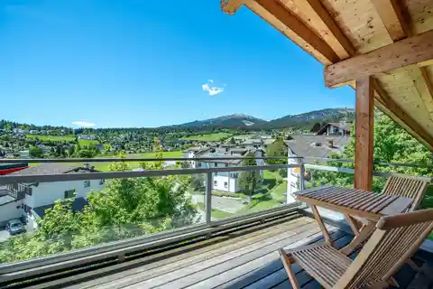 Flims: Panoramic Views and an Adaptable Arrangement in a Sunny Location