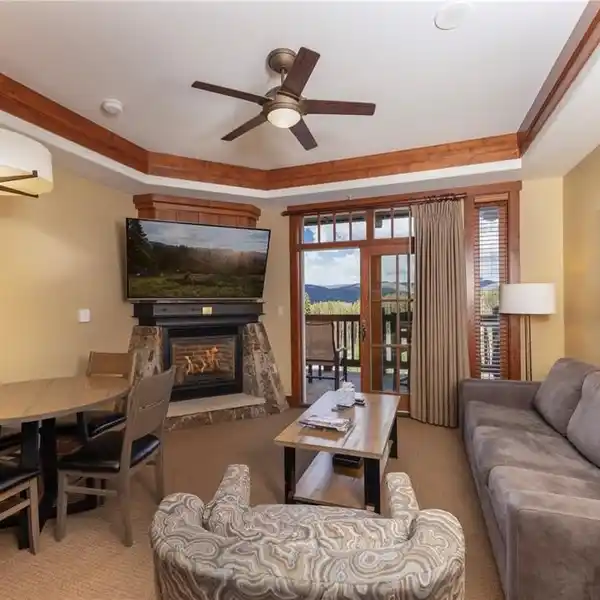 TURNKEY SKI-IN/SKI-OUT CONDO