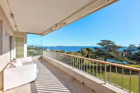 Fully Renovated Apartment in a High-End Building