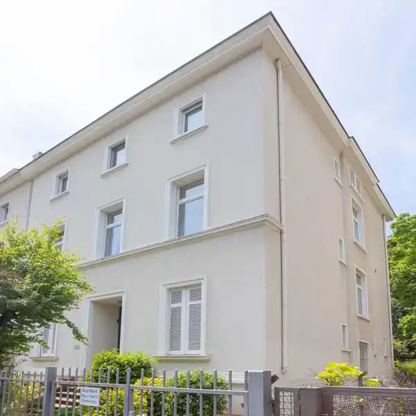 VERSATILE PROPERTY IN PRIME LOCATION